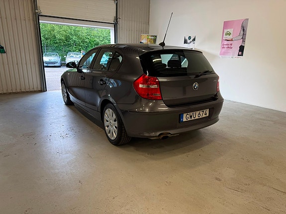 BMW 116i 4 of 5