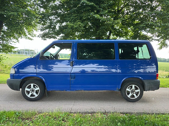 Volkswagen Caravelle 8 of 16
