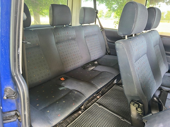 Volkswagen Caravelle 12 of 16
