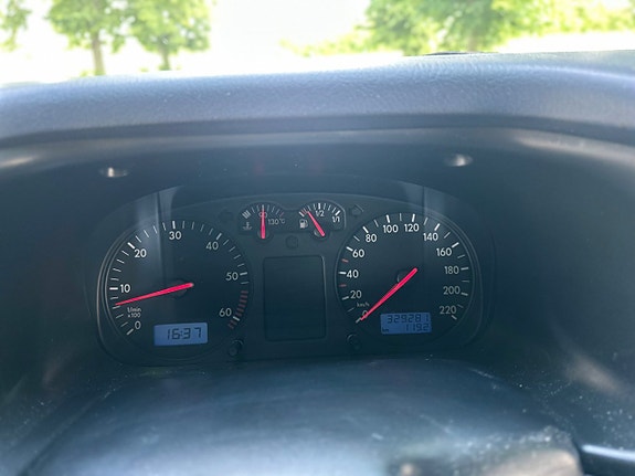 Volkswagen Caravelle 16 of 16