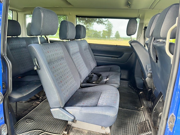 Volkswagen Caravelle 13 of 16