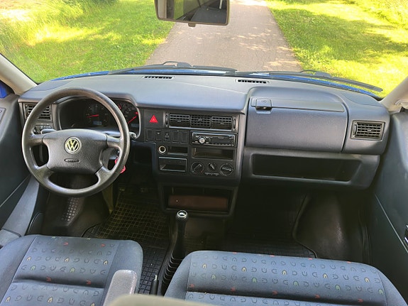 Volkswagen Caravelle 9 of 16