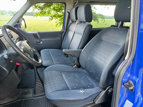 Volkswagen Caravelle 10 of 16