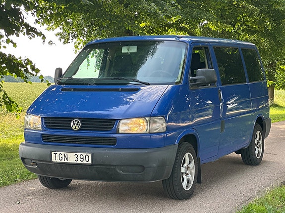 Volkswagen Caravelle 2 of 5