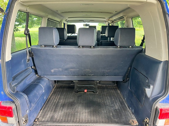 Volkswagen Caravelle 14 of 16