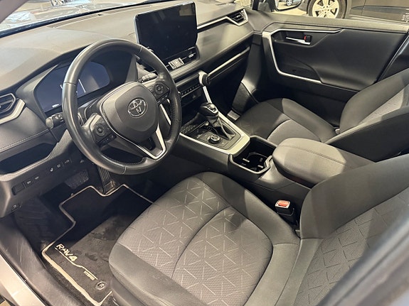Toyota RAV4 8 of 25