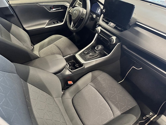 Toyota RAV4 11 of 25
