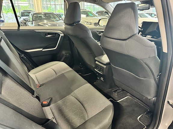 Toyota RAV4 12 of 25