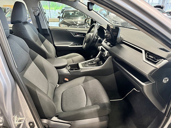 Toyota RAV4 10 of 25