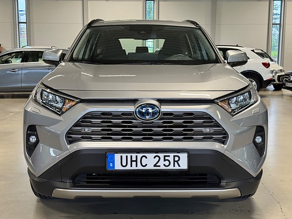 Toyota RAV4 2 of 5