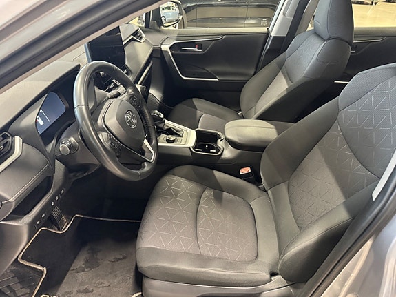 Toyota RAV4 7 of 25