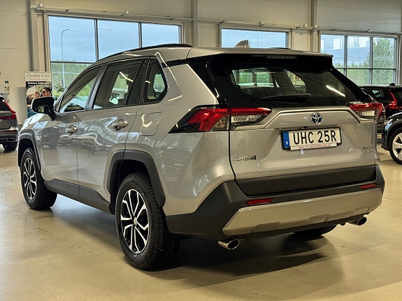 Toyota RAV4 4 of 5