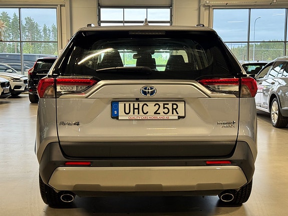 Toyota RAV4 5 of 5
