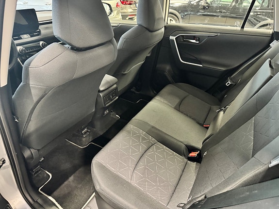 Toyota RAV4 9 of 25
