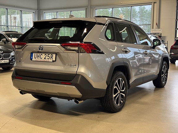 Toyota RAV4 6 of 25