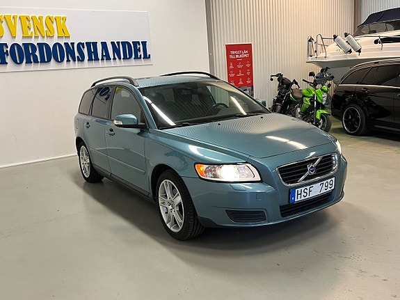 Volvo V50 3 of 5