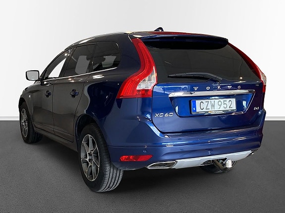 Volvo XC60 2 of 15