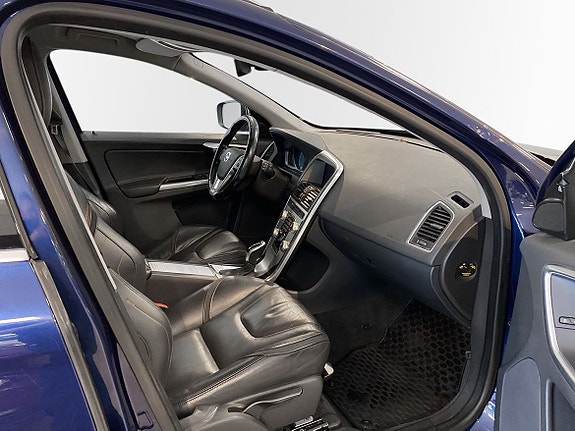 Volvo XC60 9 of 15