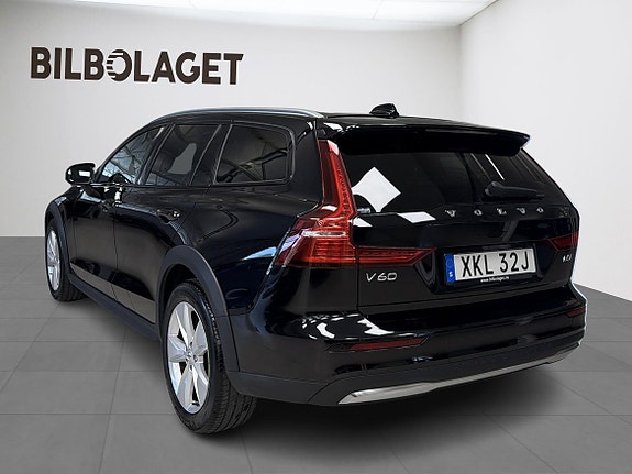 Volvo V60 Cross Country 2 of 5