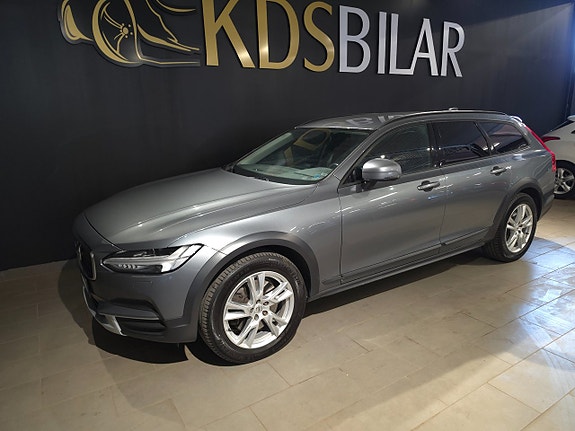 Volvo V90 Cross Country 2 of 5