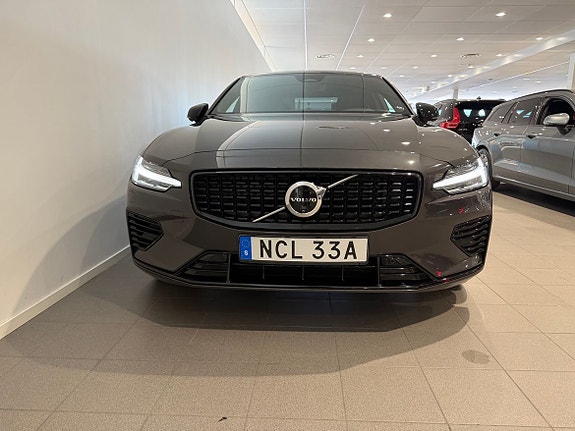 Volvo S60 2 of 5