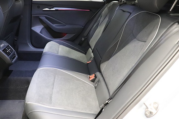 Skoda Superb 8 of 12