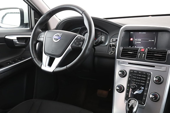 Volvo XC60 14 of 30