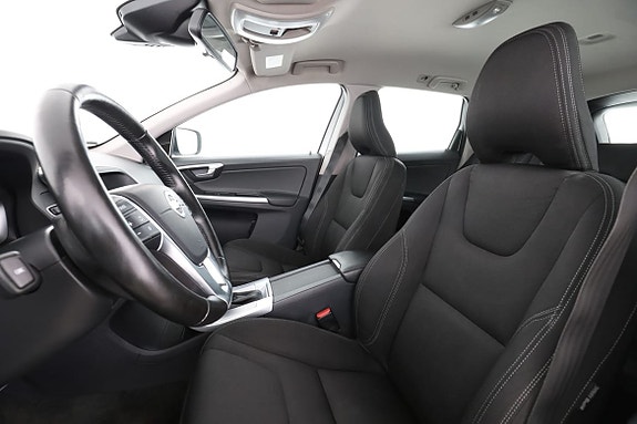 Volvo XC60 11 of 30