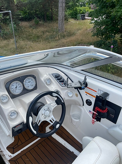 Larson 180 bowrider + 80-släp och wakeboardtorn 4 of 5