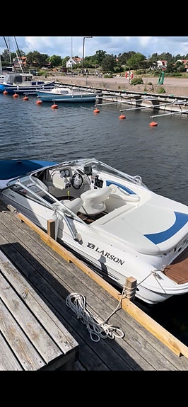 Larson 180 bowrider + 80-släp och wakeboardtorn 2 of 5