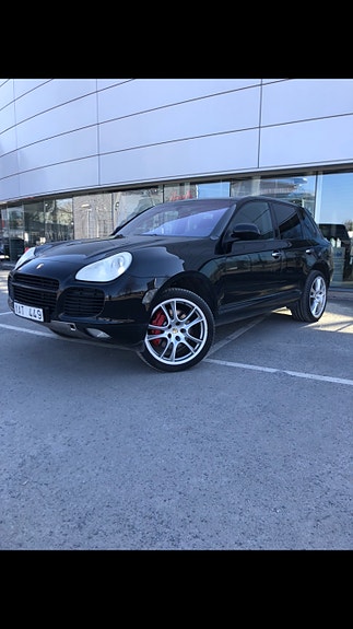 Porsche Cayenne Turbo 2 of 5