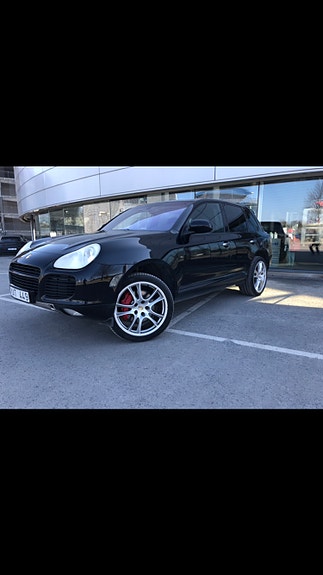 Porsche Cayenne Turbo 7 of 10