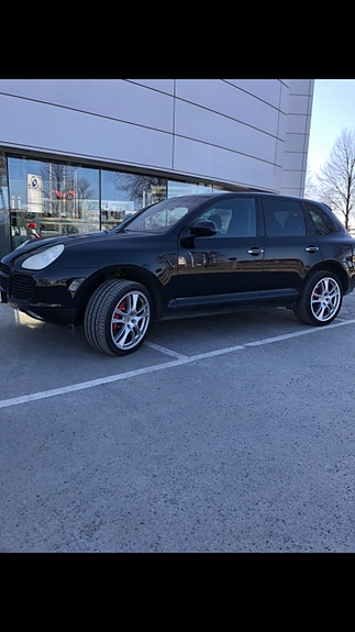 Porsche Cayenne Turbo 3 of 5