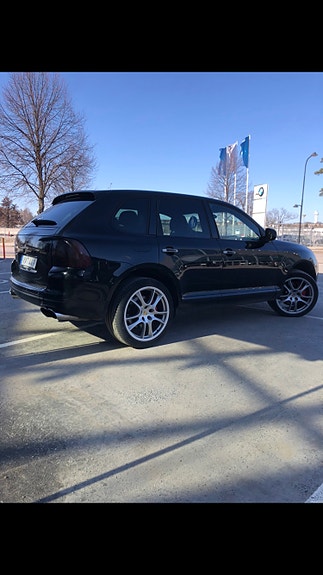 Porsche Cayenne Turbo 4 of 5
