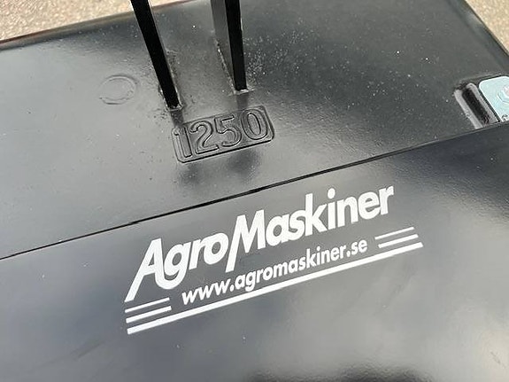 Frontvikt 1250kg Förvaringslåda 160L 2 of 3