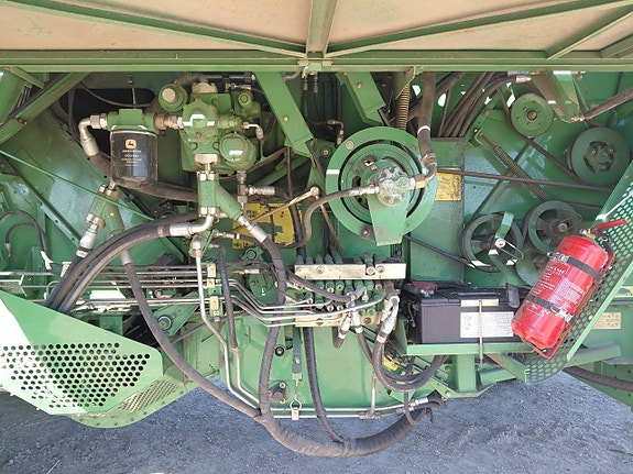 John Deere 1550 WTS 4 WD 7 of 12