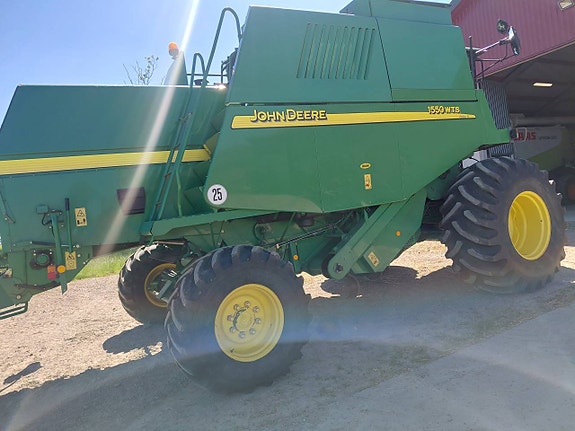 John Deere 1550 WTS 4 WD 2 of 12