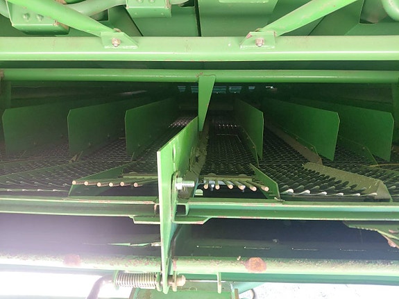 John Deere 1550 WTS 4 WD 5 of 12