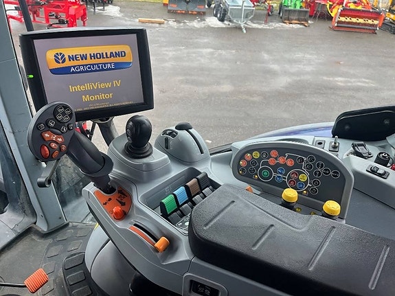 New Holland T7.315 HD 11 of 13