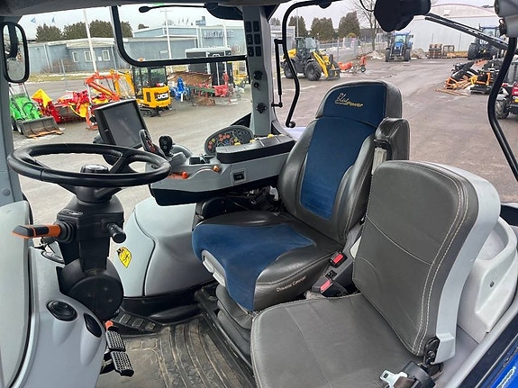 New Holland T7.315 HD 10 of 13