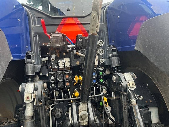 New Holland T7.315 HD 9 of 13