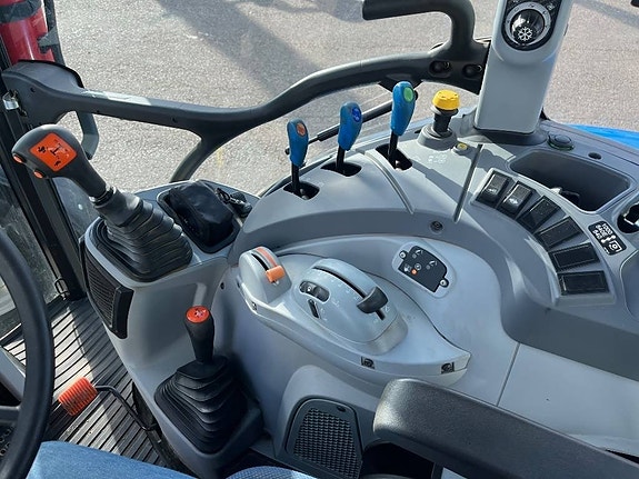 New Holland T5.115 DC 5 of 15