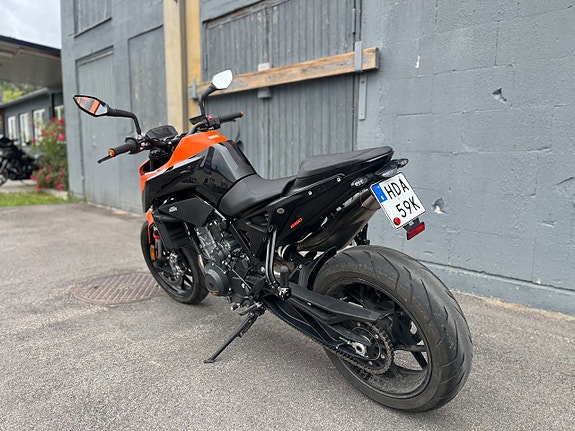 KTM 890 Duke "Techpack" 6 of 8