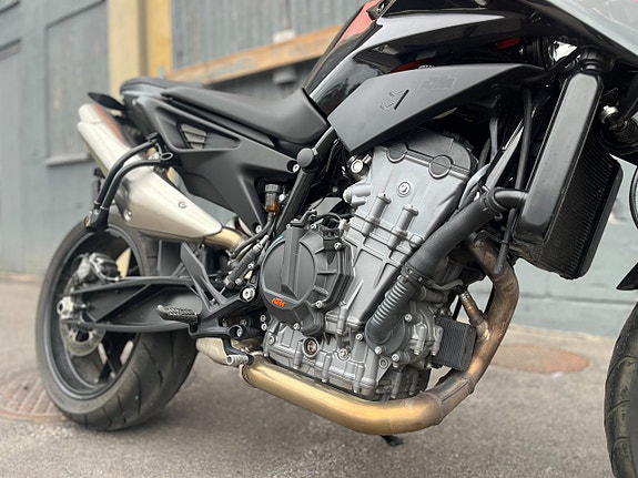 KTM 890 Duke "Techpack" 7 of 8