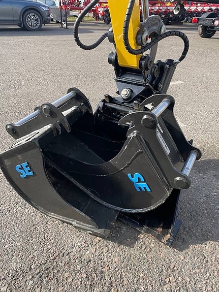 New Holland E 14 D 6 of 11