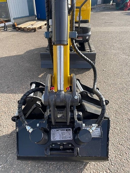 New Holland E 14 D 9 of 11