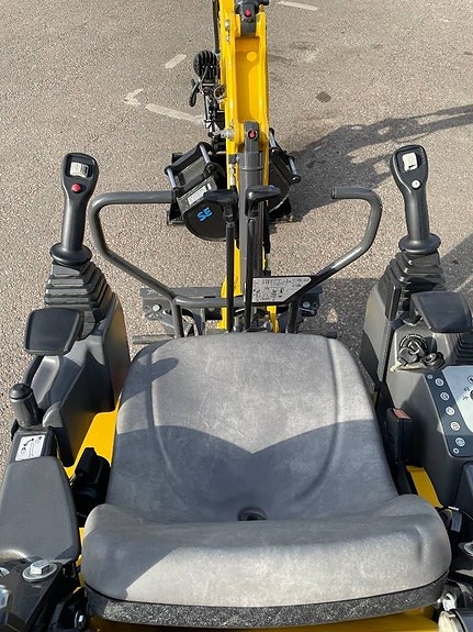 New Holland E 14 D 7 of 11
