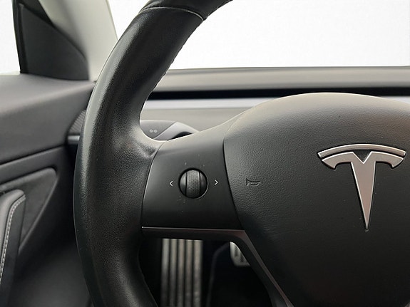 Tesla Model 3 18 of 30