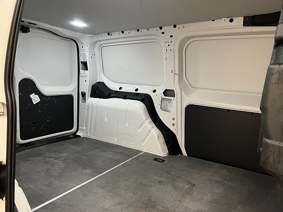 Volkswagen Caddy Maxi 13 of 30