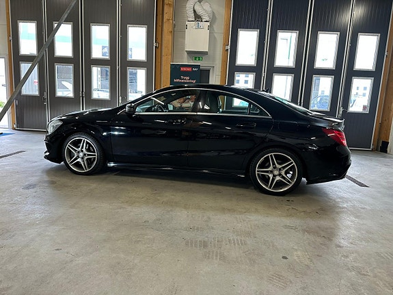 Mercedes-Benz CLA250 3 of 5